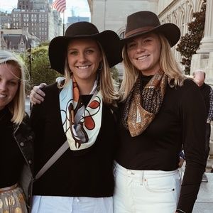 Meet your Posher, Nina